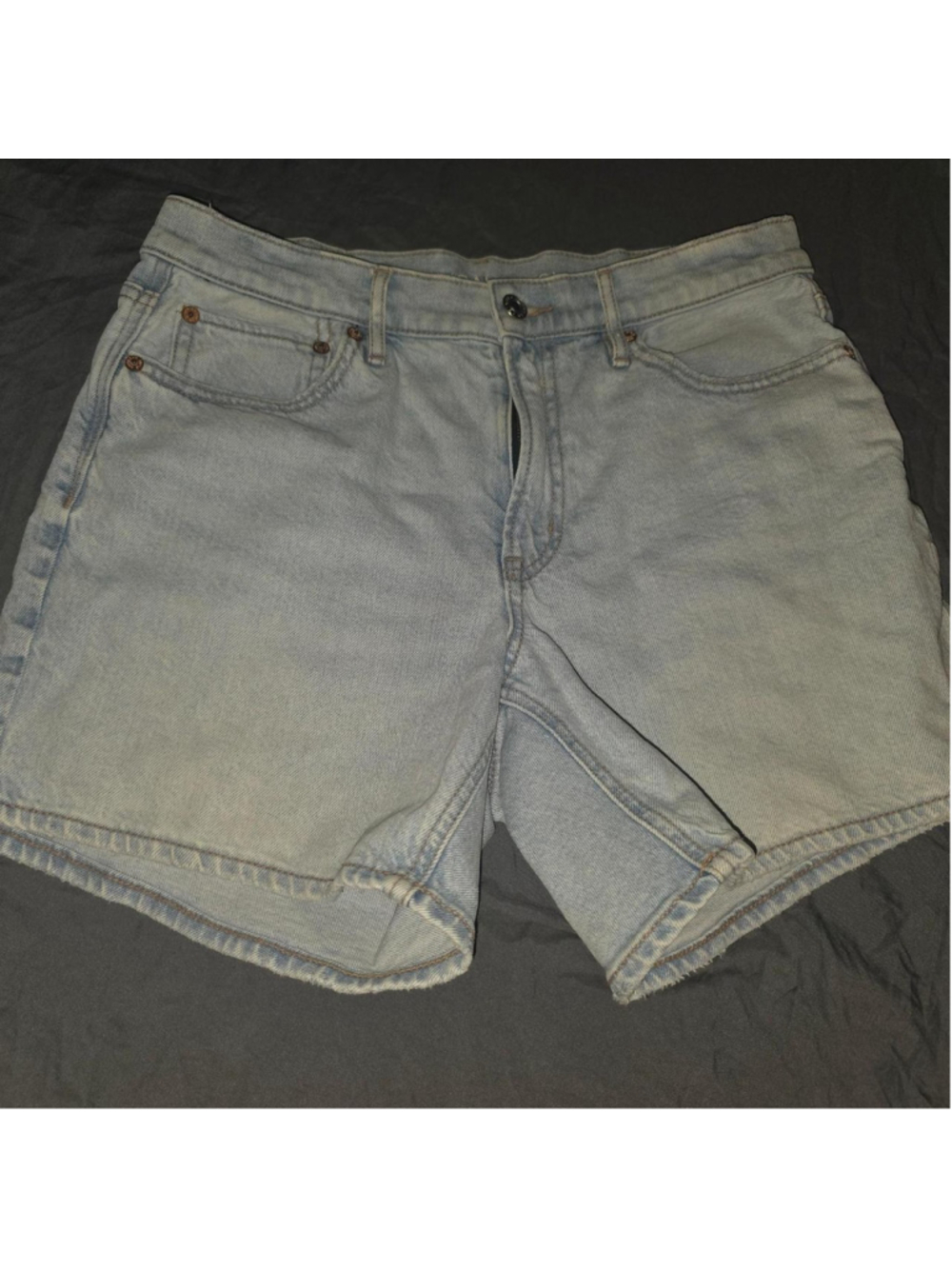 Light wash American Eagle denim shorts #denim #summer